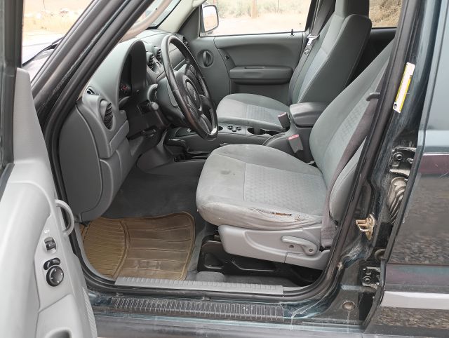 2006 LIBERTY SPORT 4X4 (6).jpg